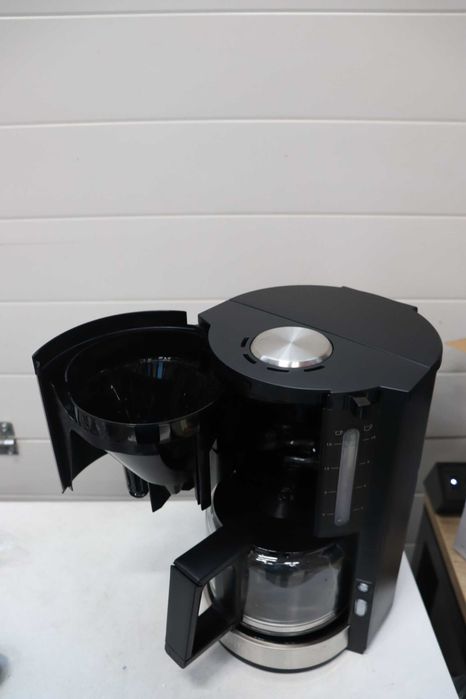 Кафемашина Krups KM321 Proaroma Plus Glass, 10 чаши, 1100 W, модерен дизайн, черна с апликация от неръждаема стомана [Енергиен клас B]