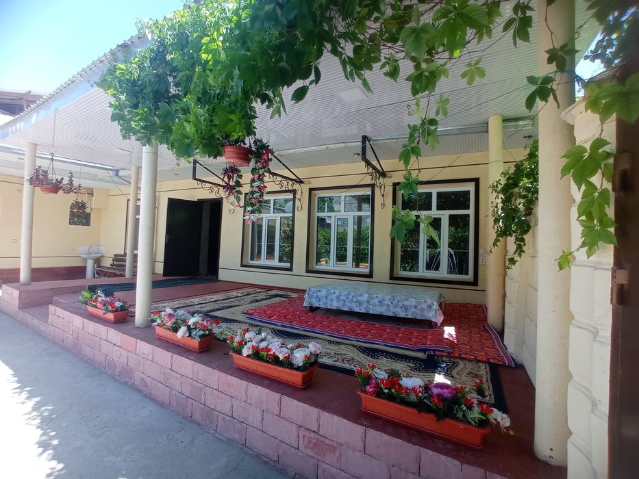 Oqtosh oilaviy dacha. Barcha sharoitlari mavjud. Zimniy basseyn, sauna