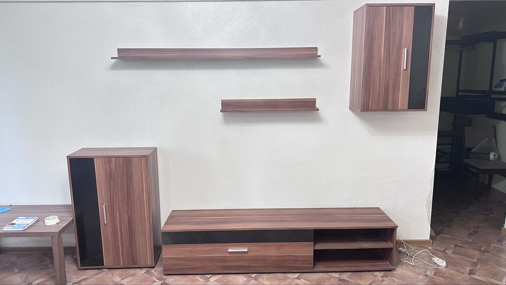 Продам кровать , кухонный гарнитур , шкаф