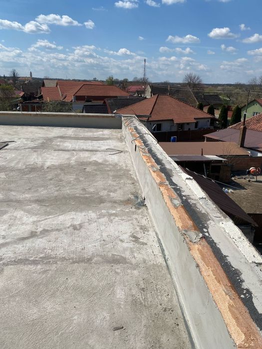 Executam hidroizolatii