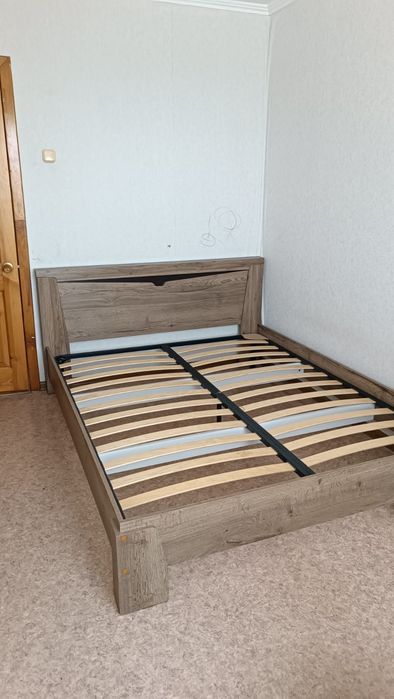 Двухспальная кровать