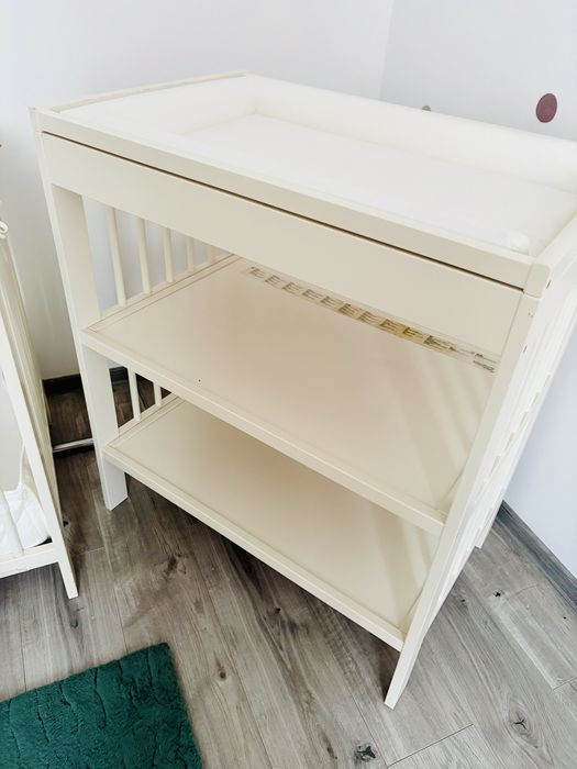 Vand masa de infasat si patut bebelusi IKEA