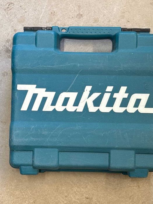 Pistol cuie pneumatic Makita AF506 18Ga 15-50mm, în valiză