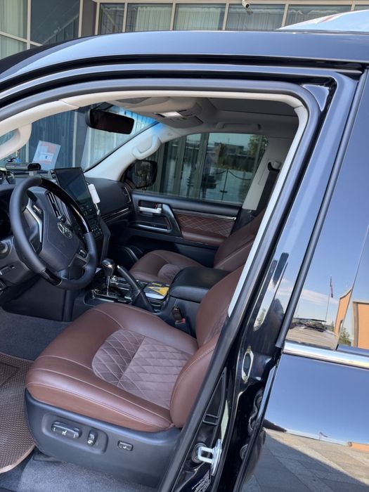 Toyota land cruiser 200