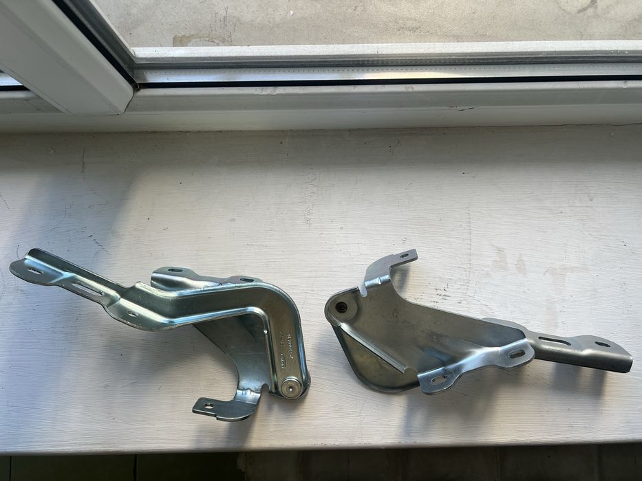 Петли капота Лада Веста