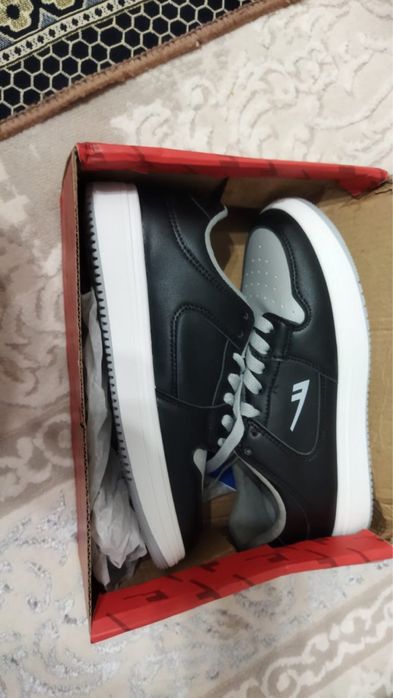 Кроссовка 38 размер