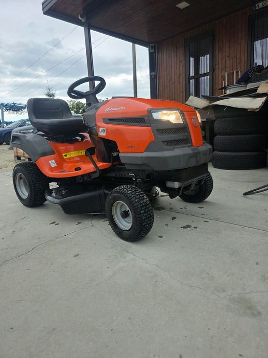 Husqvarna LTH 136 tractoras tuns iarba