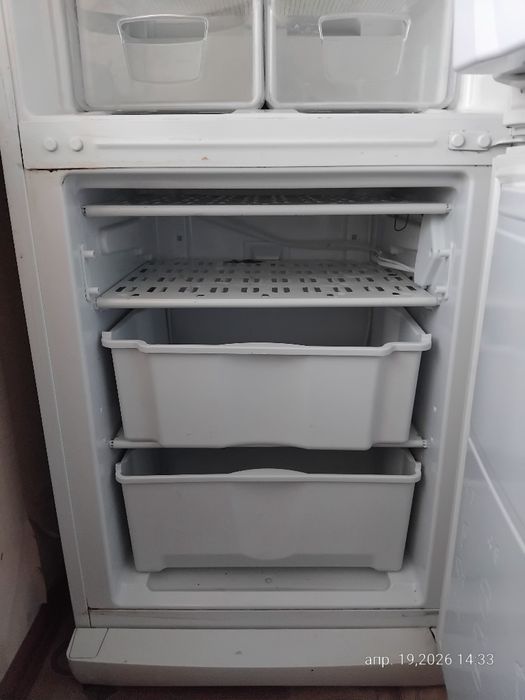Холодильник Indesit. Б/у.