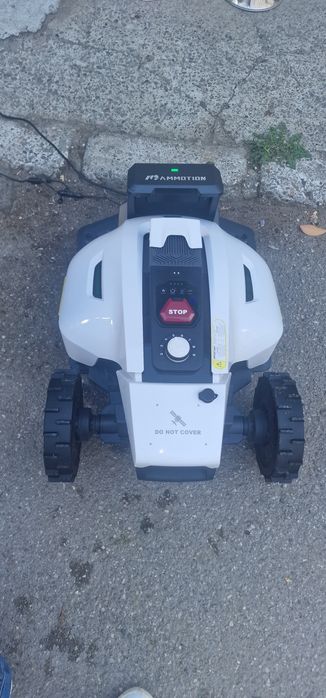 Robot de tuns gazonul Mammotion YUKA (VPVR6X5W) – Ca Nou / Sigilat, GPS RTK, Fără fir perimetral