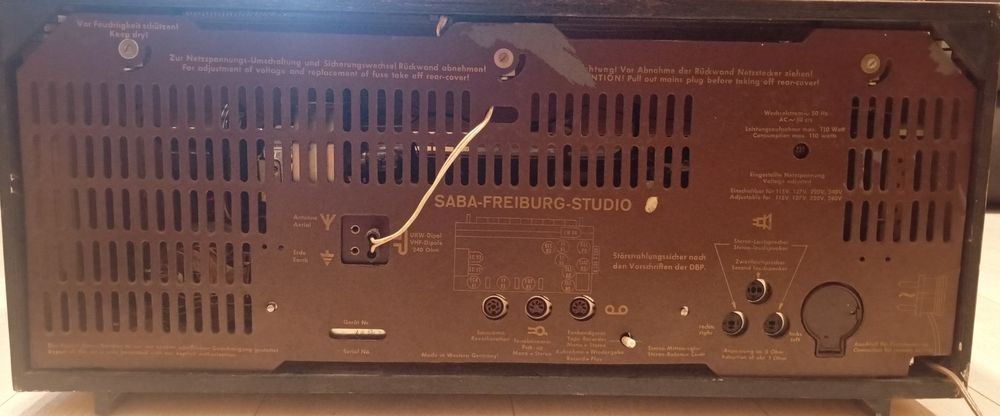 Defect Radio stereo pe lampi Saba studio automatic