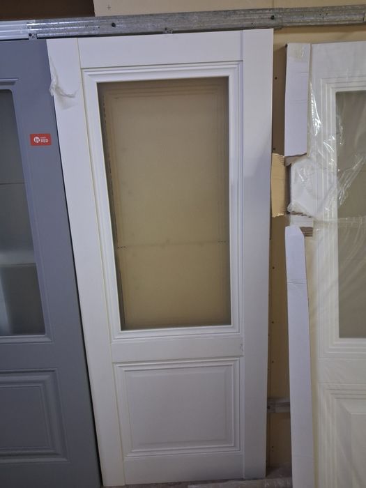 Распродажа дверей с витрины