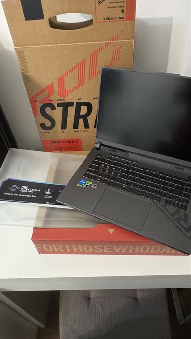 ASUS ROG Strix/G16/i5-13450HX/RTX 4060 165Hz – IMPECABIL
