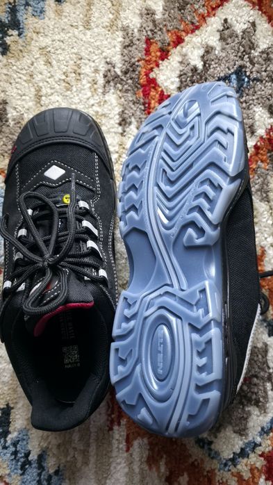 Vând incaltaminte de protectie Elten, nou, marimea 41