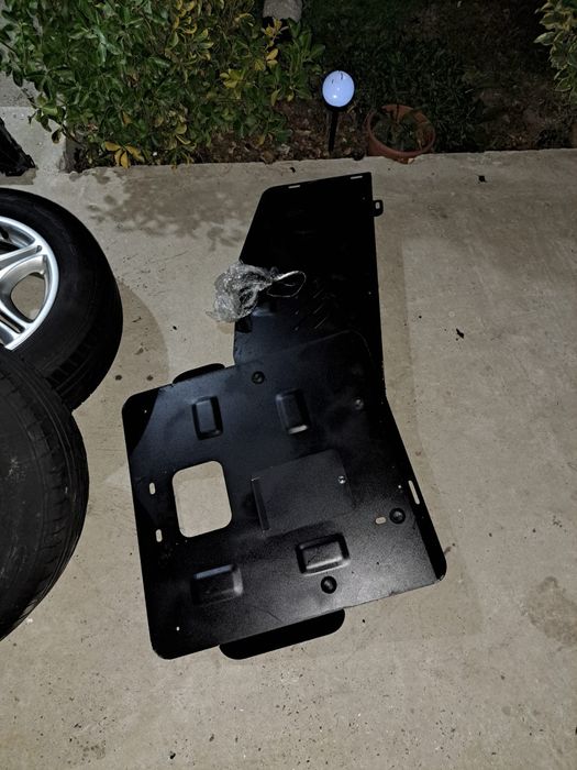 Jenti BMW faruri și scut motor