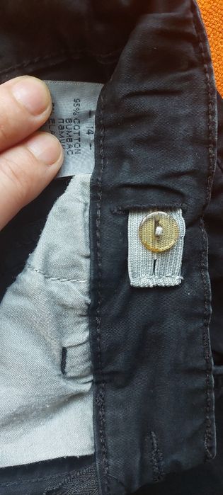 Мъжка бяла риза и два черни панталони