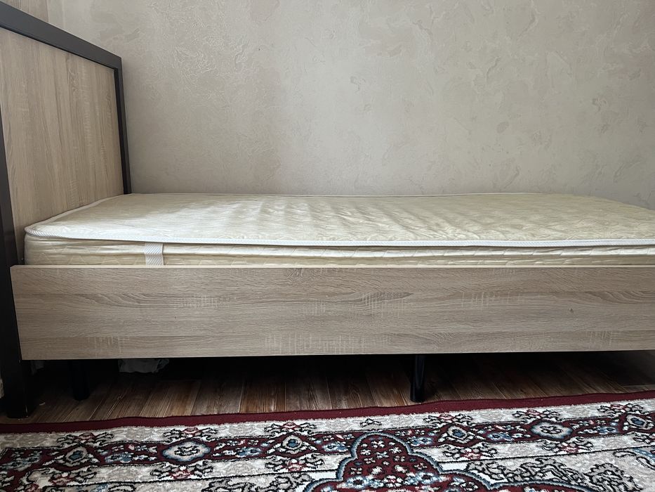Продам кровать с матрасом
