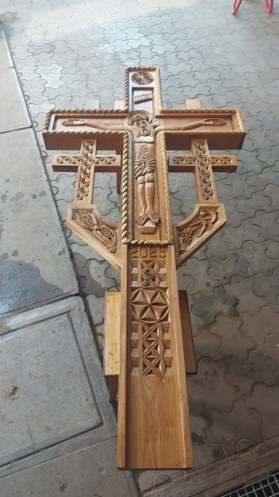 Troițe și mobilier bisericesc