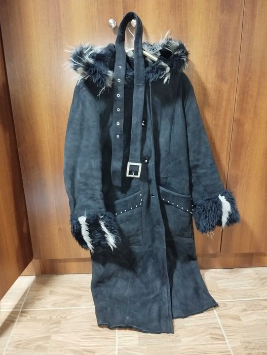 Женская дублёнка с ремнём. На воротнике и на руках натуральный мех