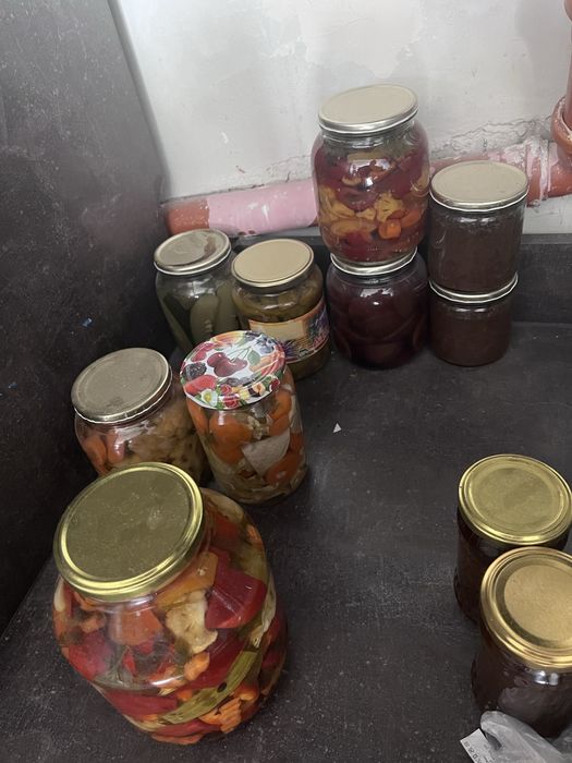 Подарявам буркани със зимнина