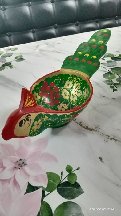 Роспись Хохлома "ковш - павлин". Дерево.