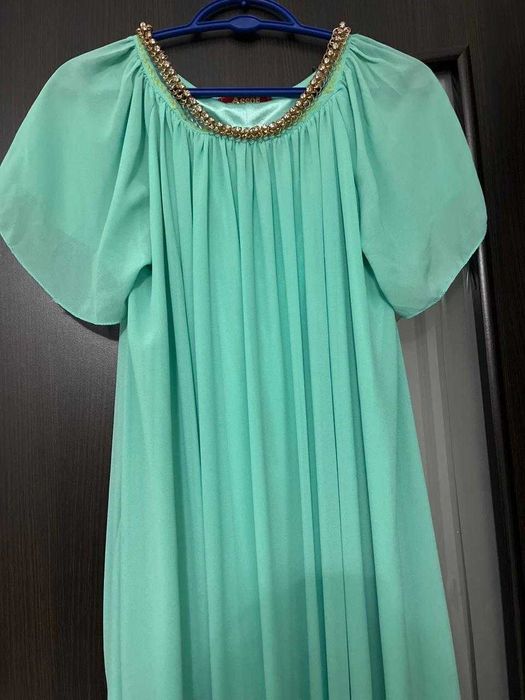 Продаю платья !!!