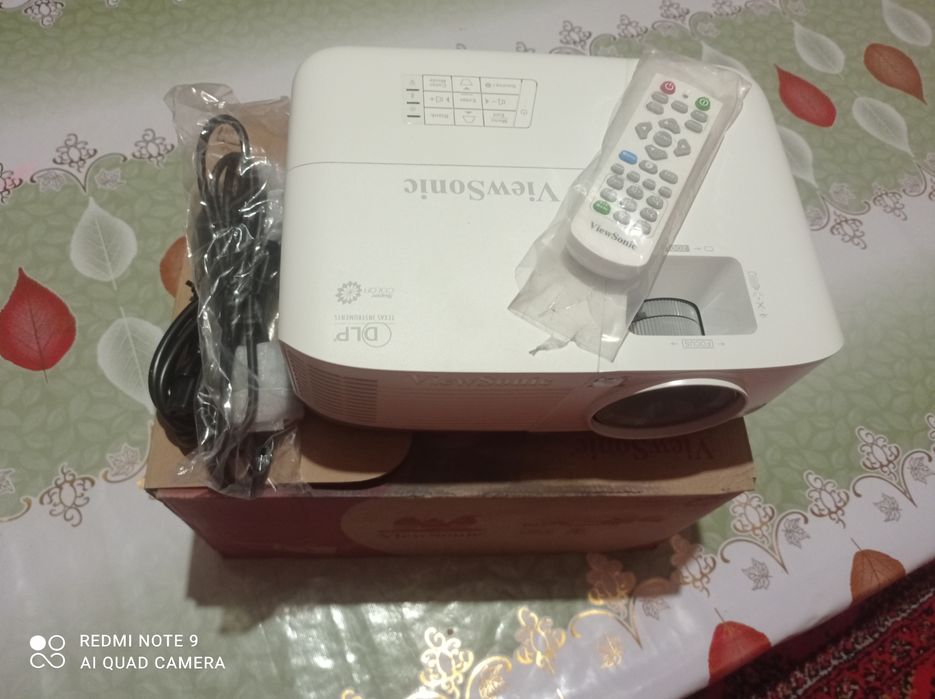 Проектор сотилади,ишлатилмаган янги