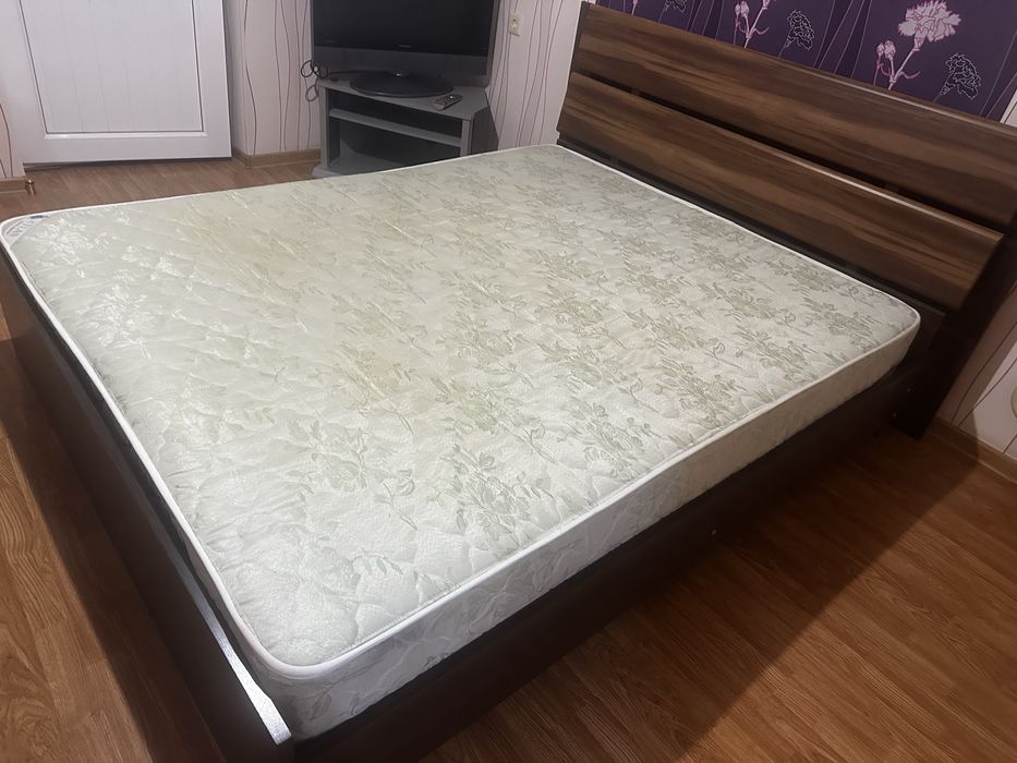 Кровать двуспальная