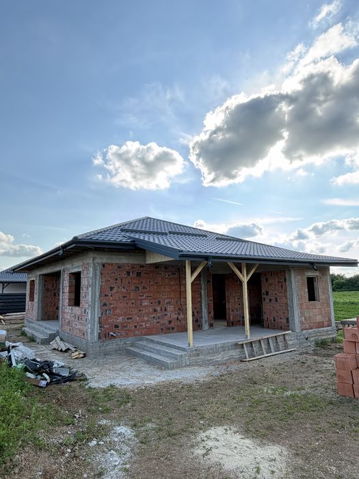 Casa parter, 3 dormitoare, 2 bai, terasa, beci, camera tehnica