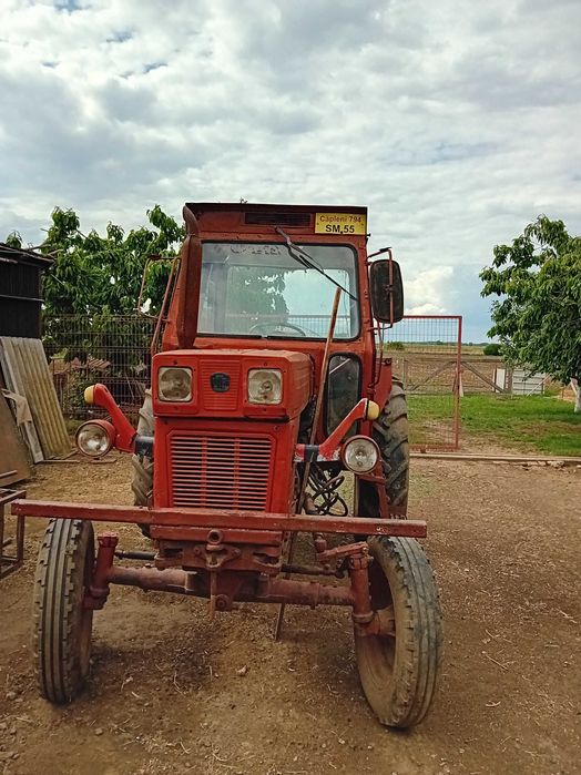 Tractor Utb 650 cu plug de 3 brazde.
