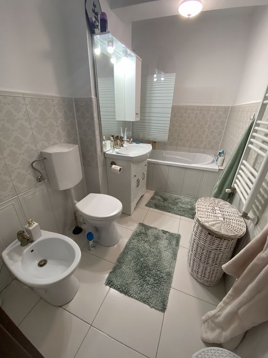 Vand apartament 3 camere