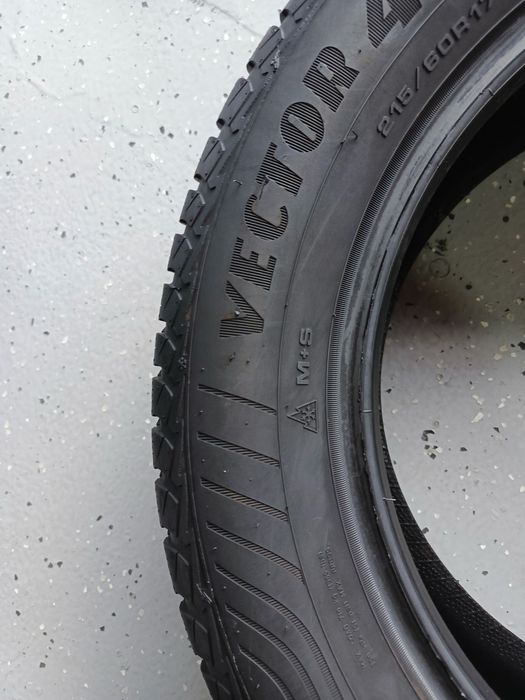 215.60.17 Goodyear All Season Second-hand