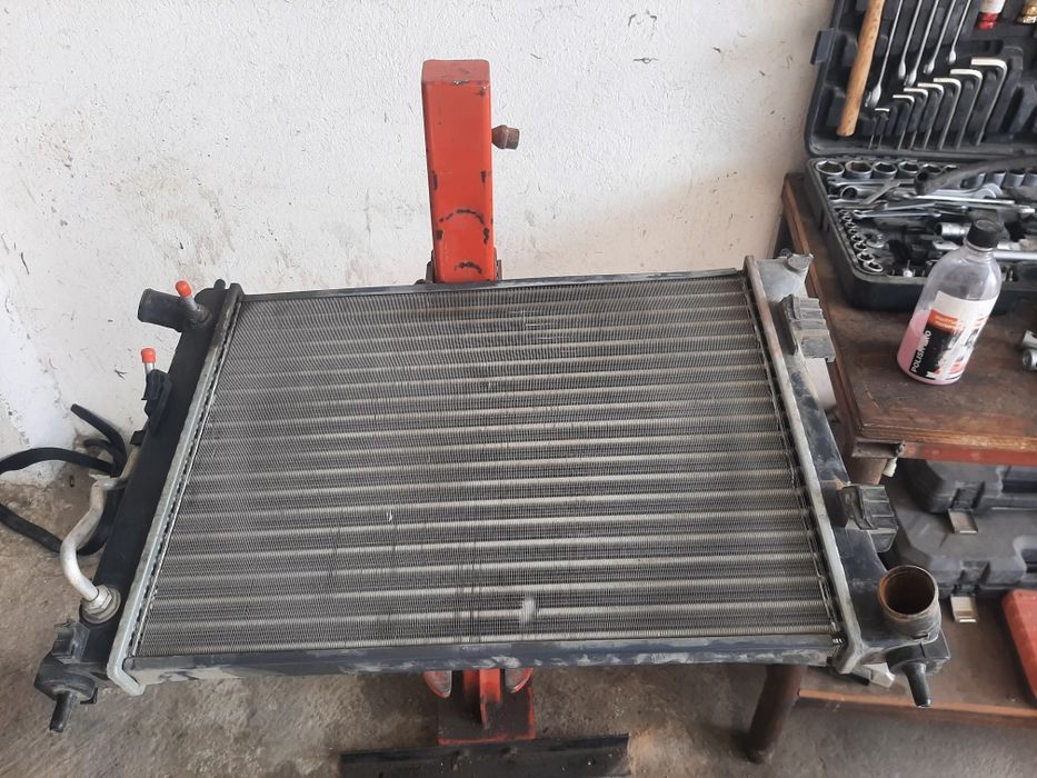 Продаю Б/У Радиатор на авто ГРАНТА