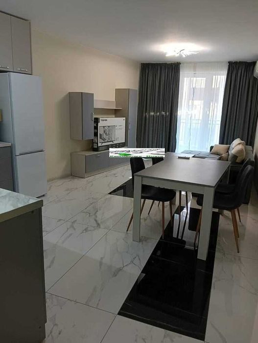 Дава се под наем Тристаен апартамент в Пловдив, Младежки Хълм - 105 кв.м за 765 € - Снимка #1