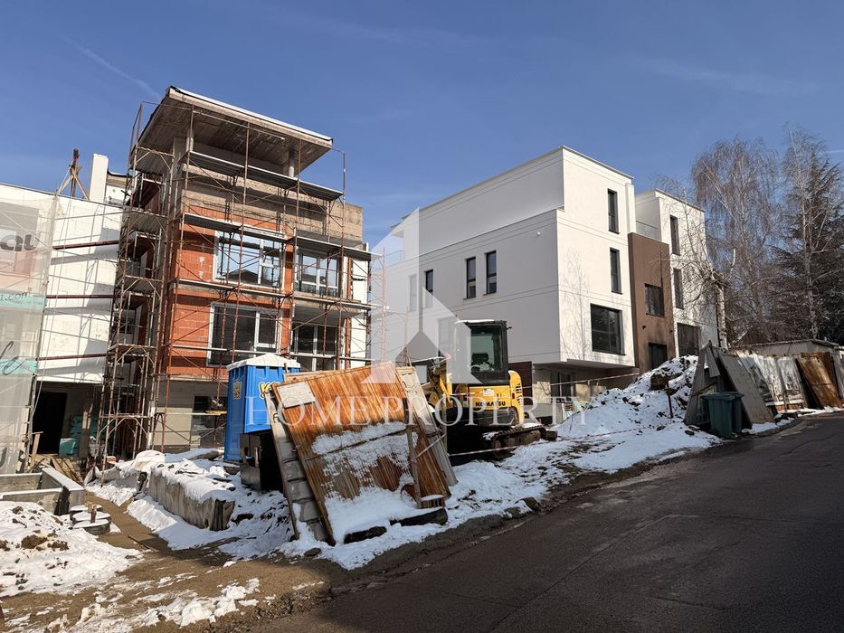 Продава се Тристаен апартамент в София, в.з. Киноцентъра 3 част - 113 кв.м за 1408 €/кв.м - Снимка #1