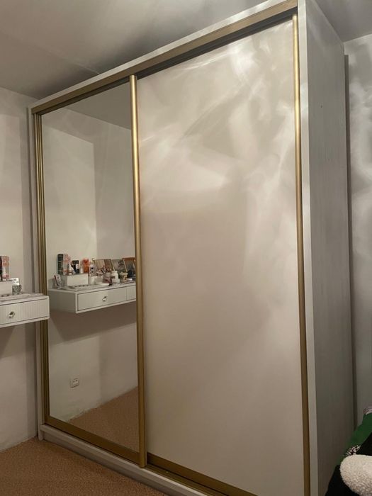 продам шкаф-купе, в отличном состоянии.