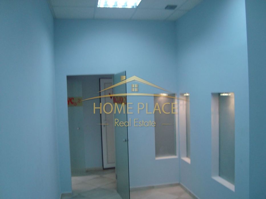 Търговско помещение с обща площ от 90м2 на партерен етаж.