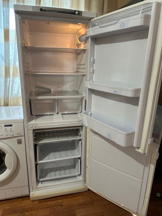 Холодильник.  Indesit