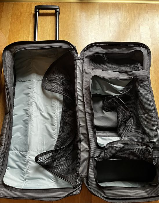 Мек куфар с колела Dakine 90 литра