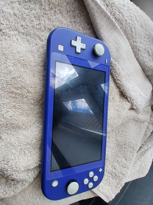 Продам nintendo switch lite