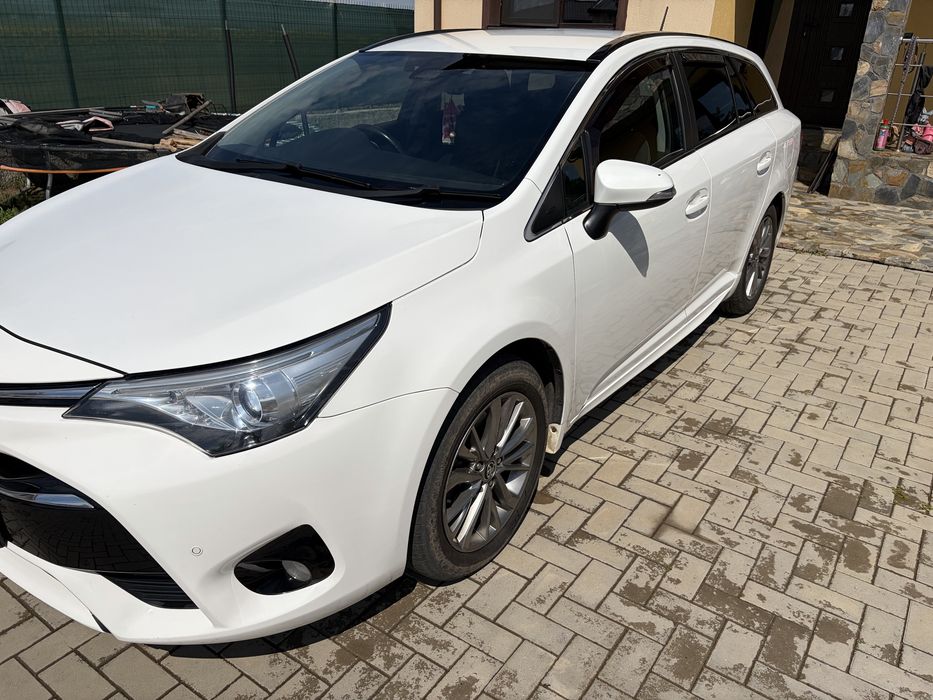Toyota Avensis.