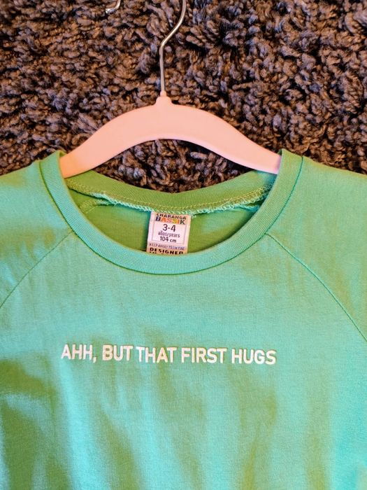 Rochiță de vară comodă și confortabilă pentru fetițe de culoare verde.