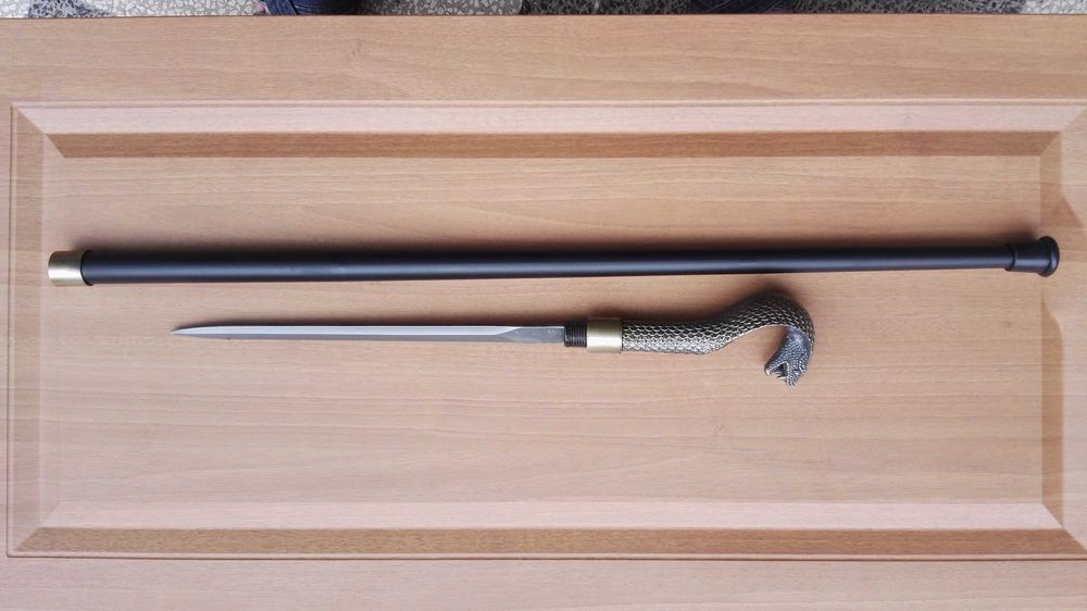 Бастун със скрито острие