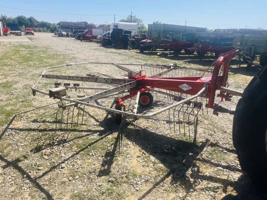 Grebla de adunat fan, iarba,lucerna,tip paianjen Kuhn baie de vaselina