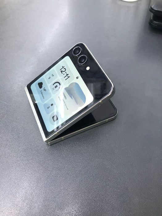 Samsung Galaxy Z flip 5 256gb