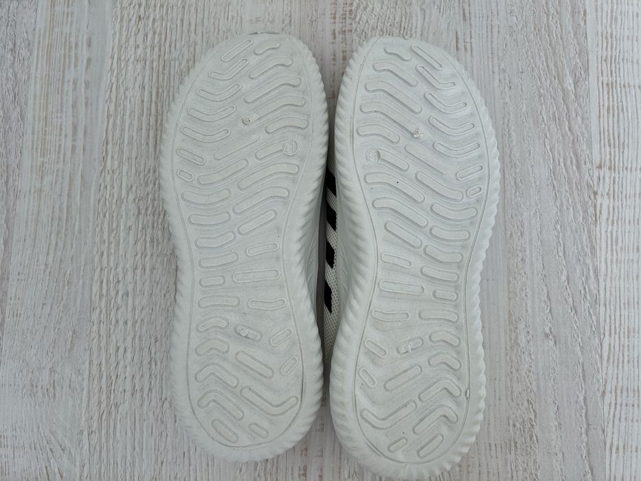 Продаи новые кроссовки 41 размера.