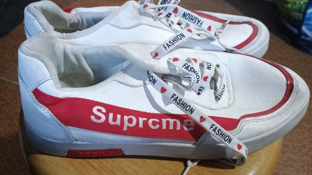 Продам кроссовки