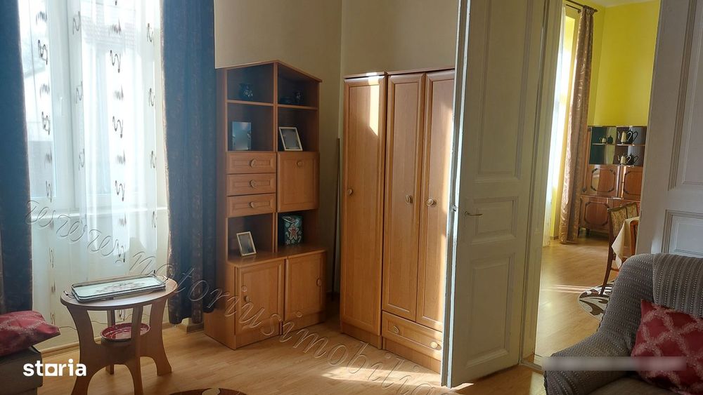 Casă în Hațeg, zonă centrală, teren generos, stare foarte bună.