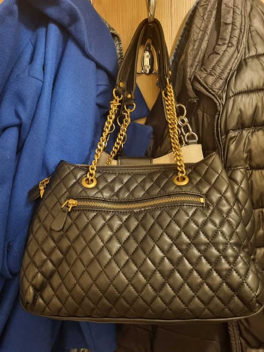 Оригинални чанти на Guess, Steve Madden, сникърси Pepe Jeans и Lasocki