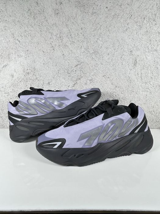 Yeezy Boost 700 MNVN Geode
