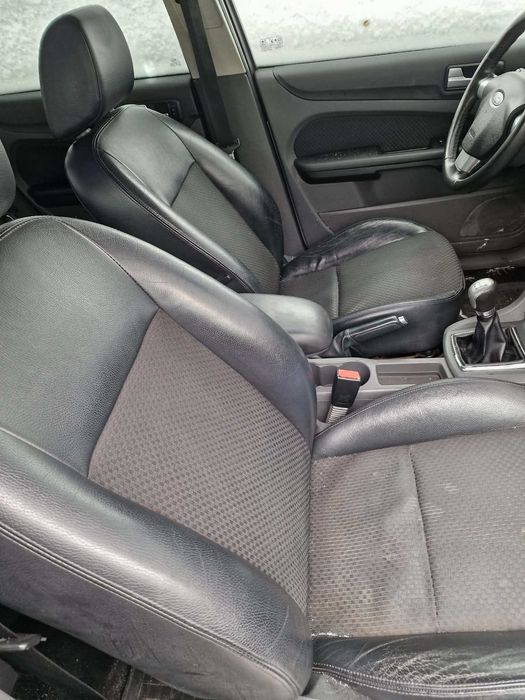 Ford focus 2 - 1.6 benzină - 2005 - DEFECT